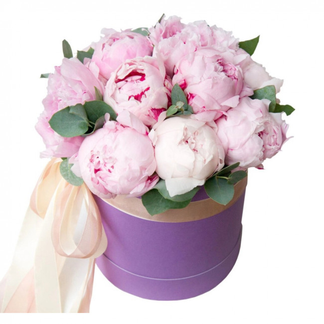 Букет цветов "Шляпная коробка с пионами"
